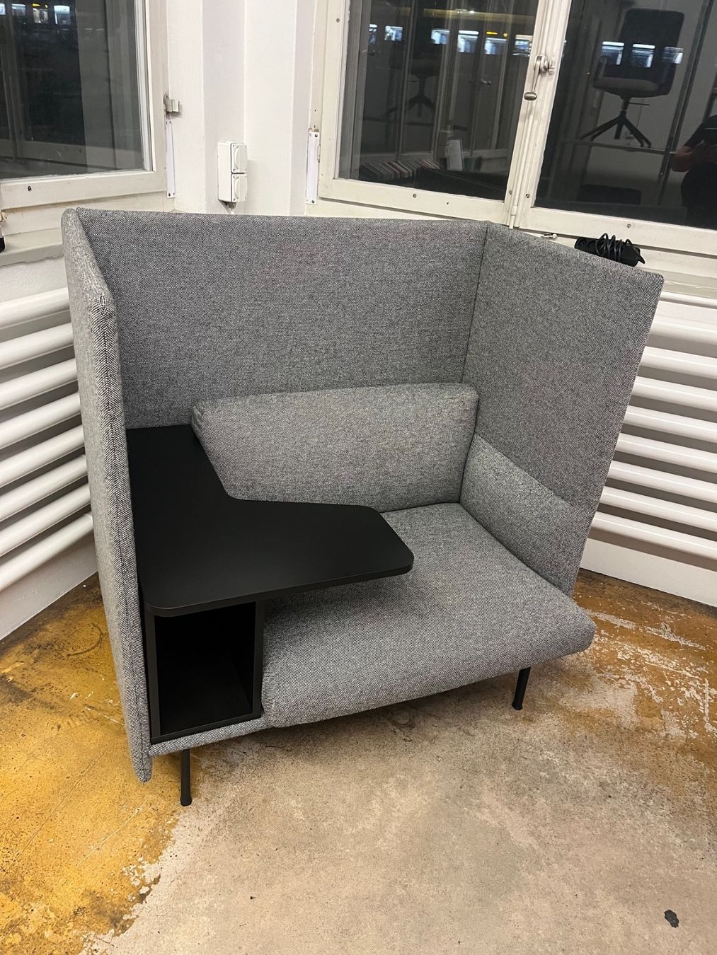 Muuto Divani: MUUTO OUTLINE HIGHBACK WORK 1 SEATER – Nuovo (secondo la descrizione) da Herisau venduto da playoff15