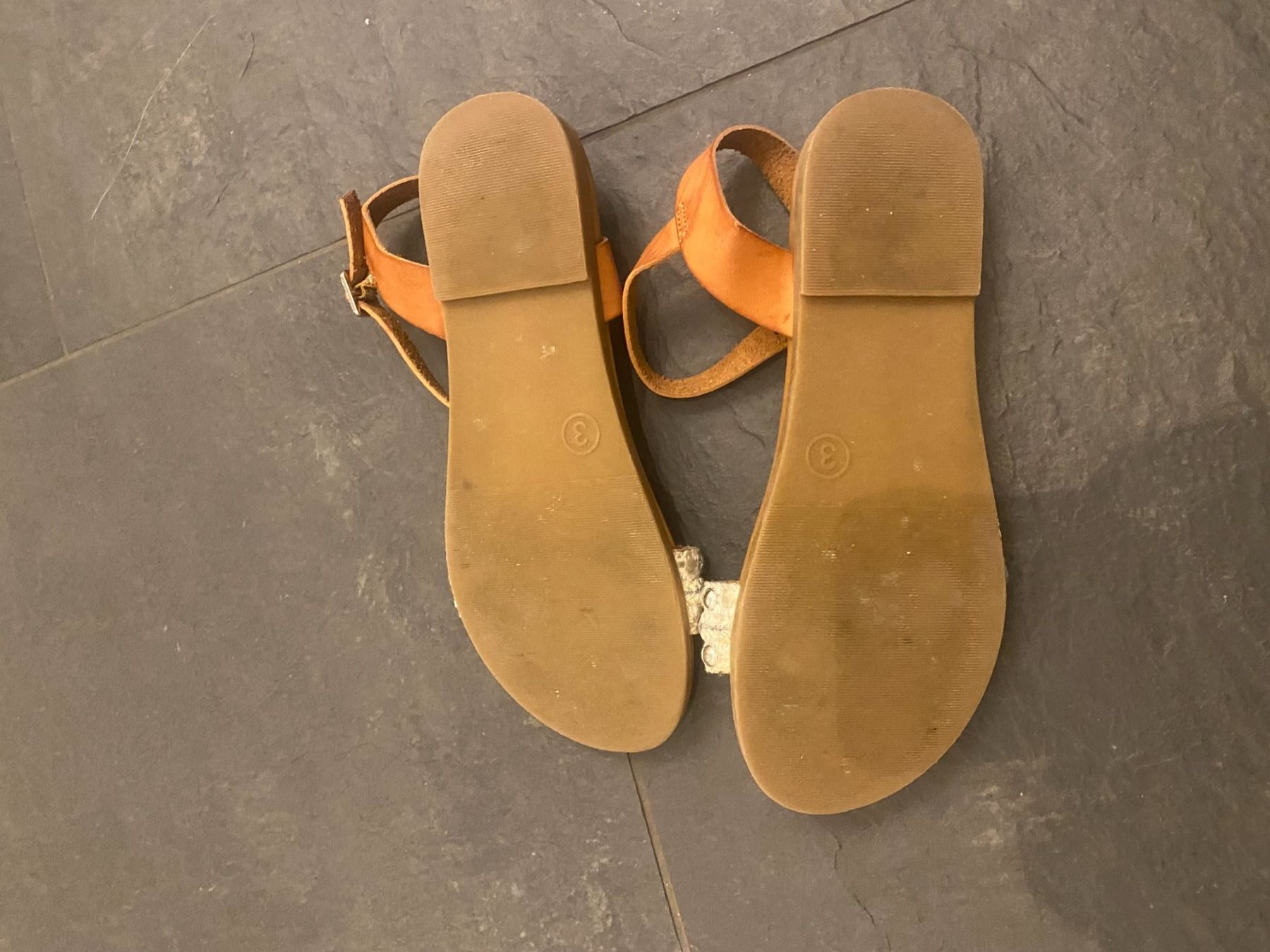 Schuhe für Mädchen: Mädchen Sandale Gr. 33 weiss – Gebraucht aus Bonstetten von VCLS 2