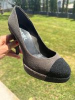 CHANEL Pumps Grösse 38.5 Grau/Schwarz mit Beutel.Per...