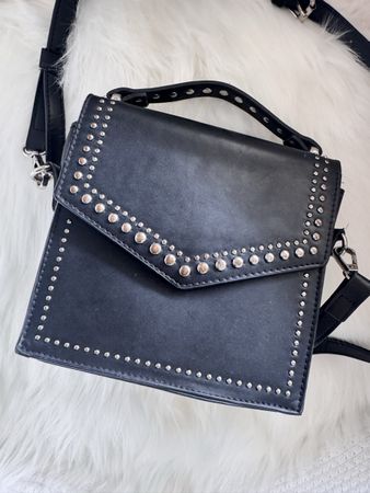 Damen Tasche schwarz Nieten Schultertasche guter Zustand