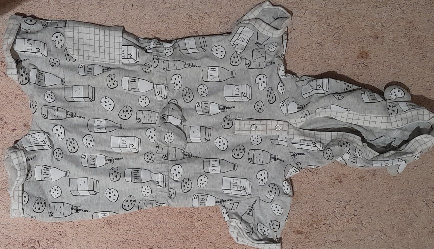 Pagliaccetti: Baby Strampler Milch Kekse Muster 18M – Usato da Zürich venduto da cole15