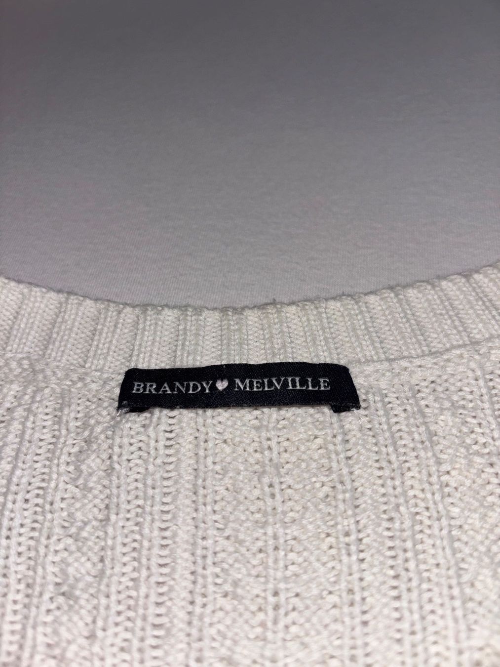 Brandy Melville Pulls et sweat-shirts: Weisses Strickjäckchen – D'occasion à Luzern par julopaji 1