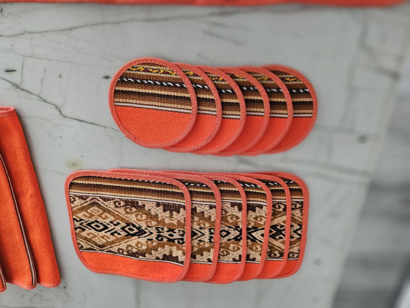 Set di tavolo e panche: Tischset, Peru, 19 teilig, Handarbeit, Neu – Nuovo (secondo la descrizione) da Kloten venduto da Tacha_gb 1