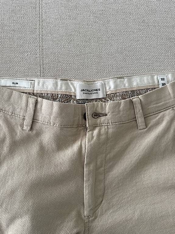 Pantaloni: Beige Chino Jack & Jones  – Usato da Derendingen venduto da att_9kys 2