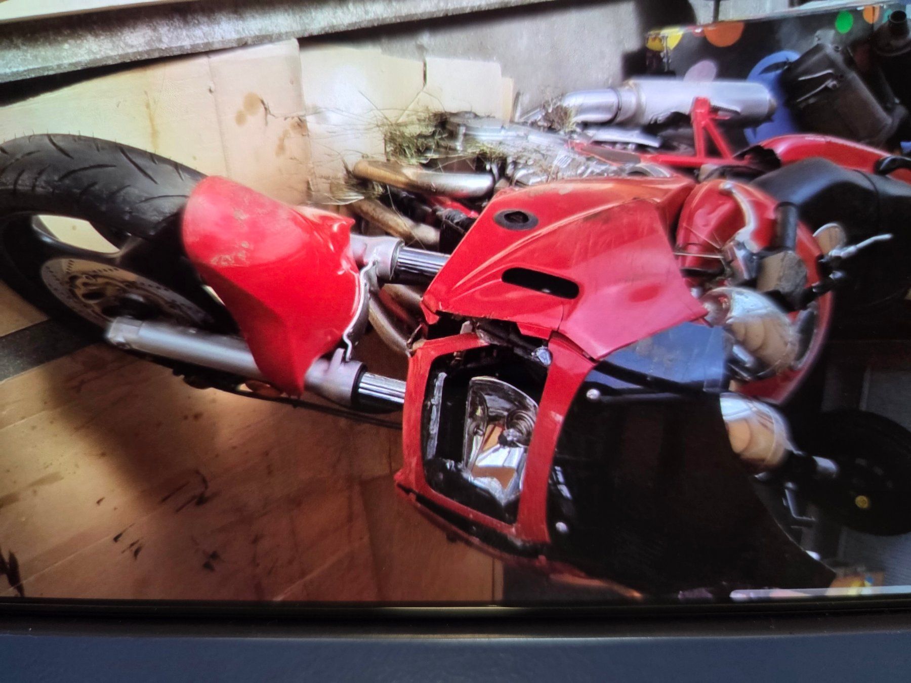 Suzuki Strada: Unfallmotorrad Suzuki GSF 600S – Usato da Wattwil venduto da toggi1980 2