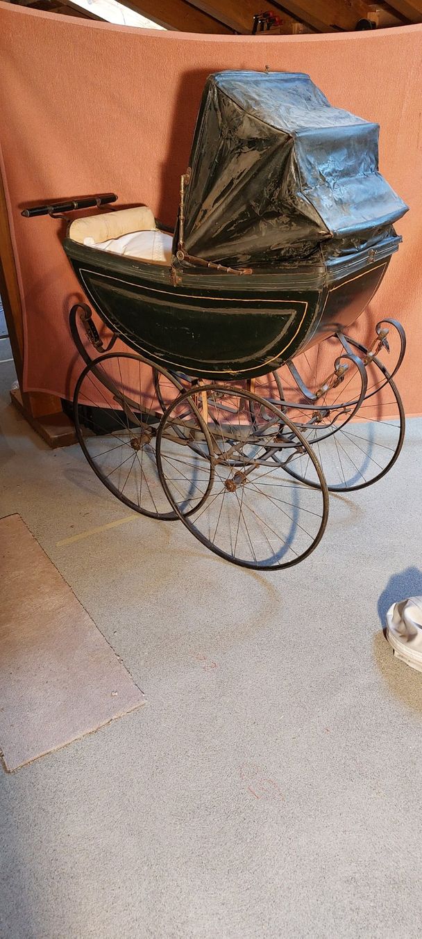 Carrozzine: Kinderwagen antik – Usato da Horw venduto da Zentral50 5