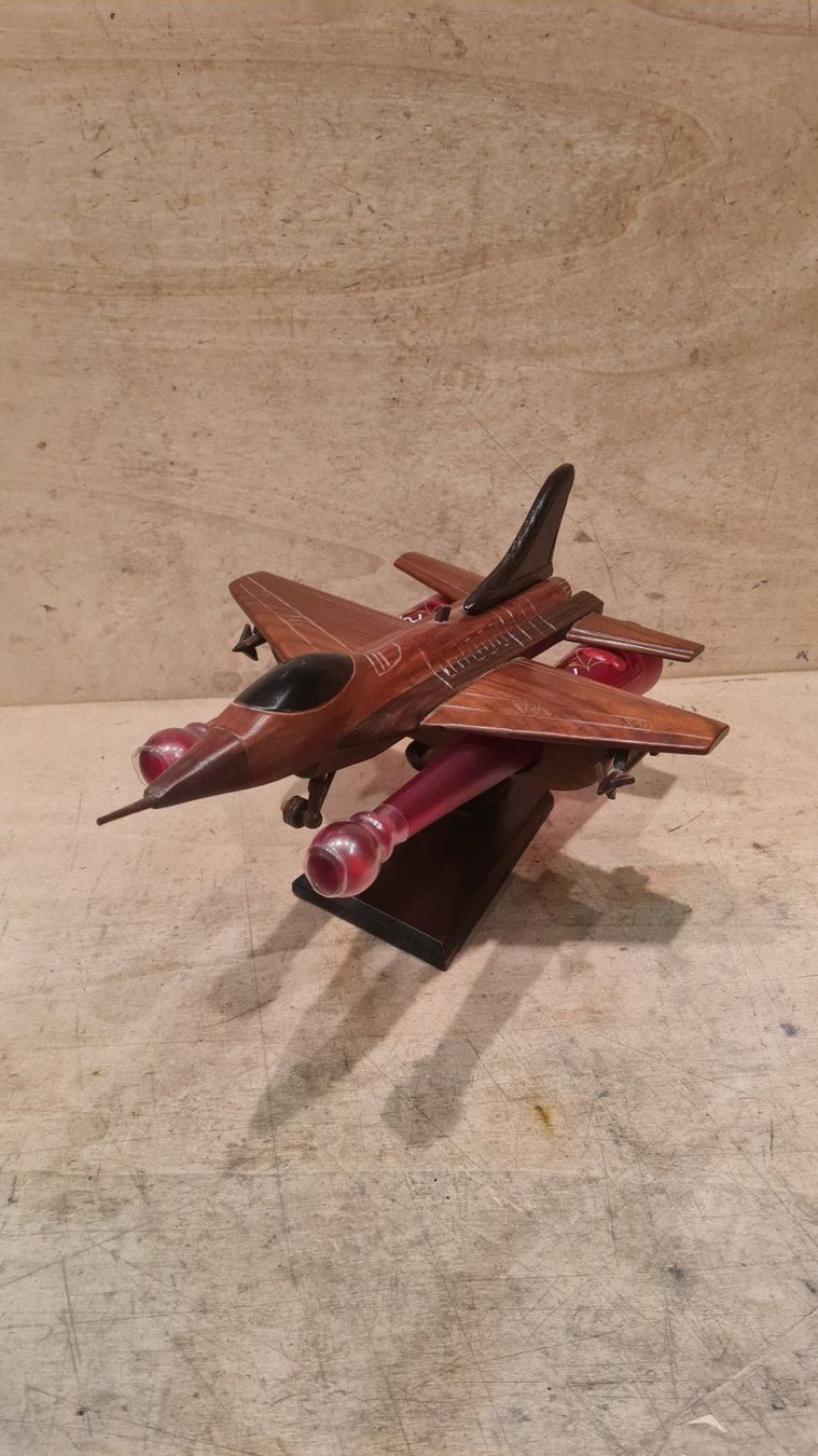 Spirituosen: Holz-Jet / Kirsch / Deko / Geschenk / Kampfjet – Gebraucht aus Safenwil von TOMLUK