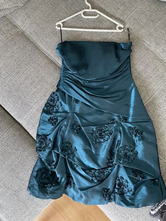 Elegantes Abendkleid dunkelgrün mit Stickerei
