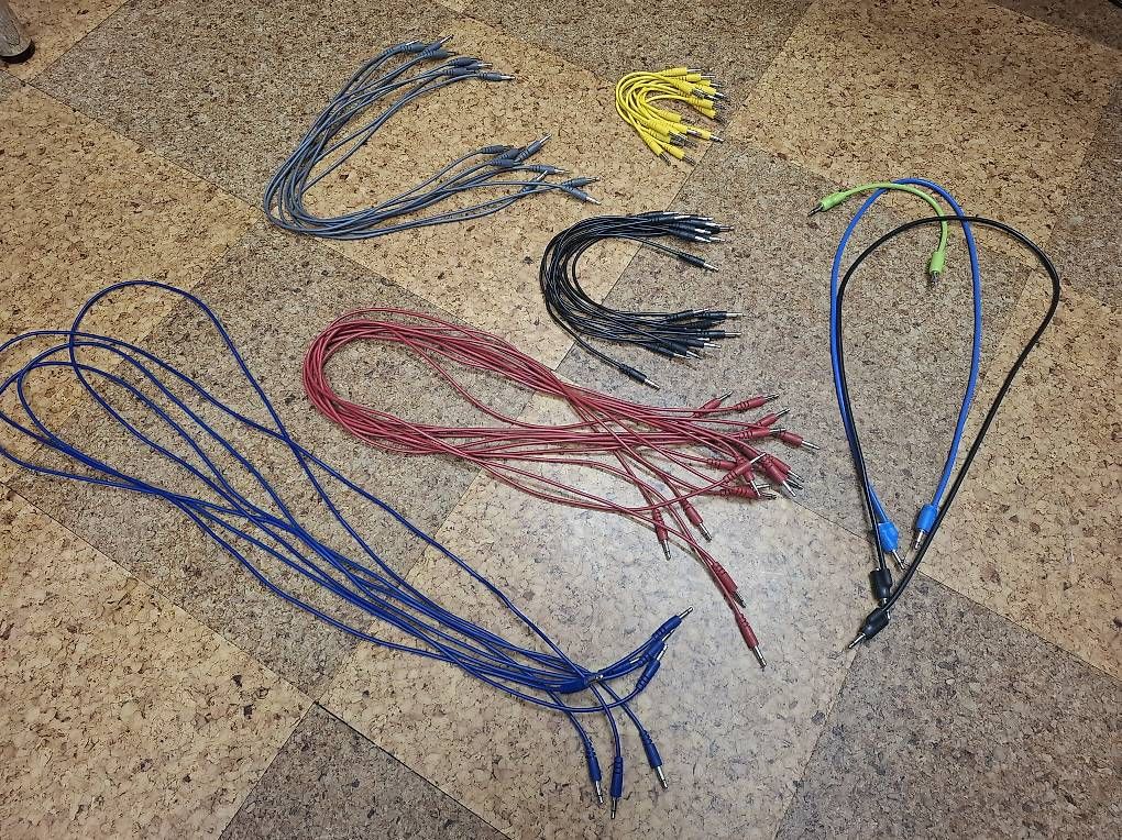 Musikinstrumente: Eurorack Patchkabel Set Doepfer und Tiptop – Gebraucht aus Port von Sinusgenerator 3