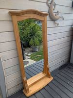 Spiegel mit Holz Ablage