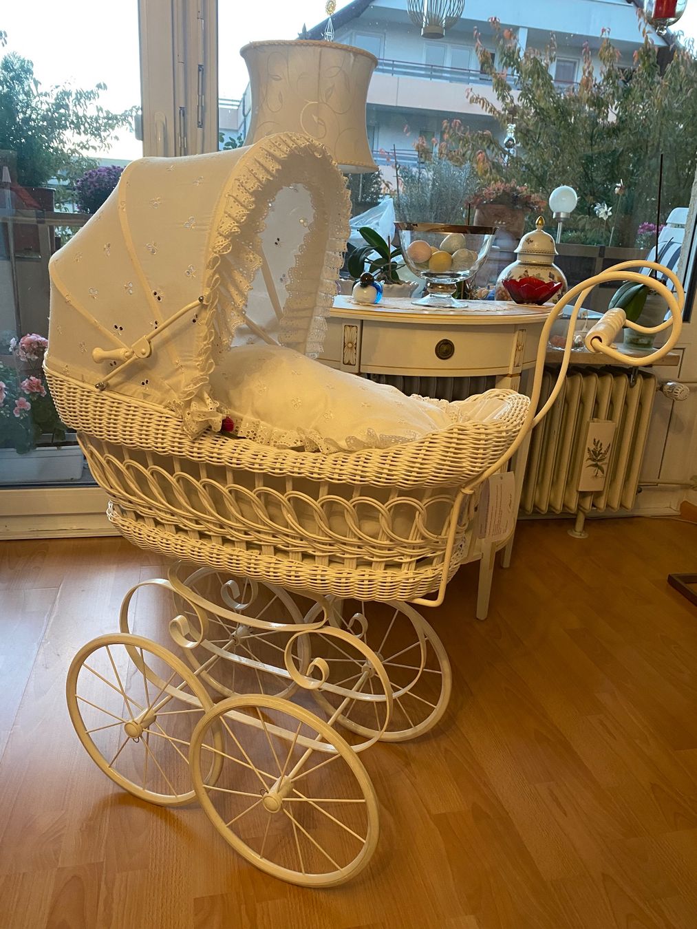 Nostalgie Puppenwagen Atelier Evelyn Handarbeit weiss (Gebraucht) in  Arisdorf fr CHF 259  mit Lieferung auf Ricardo kaufen