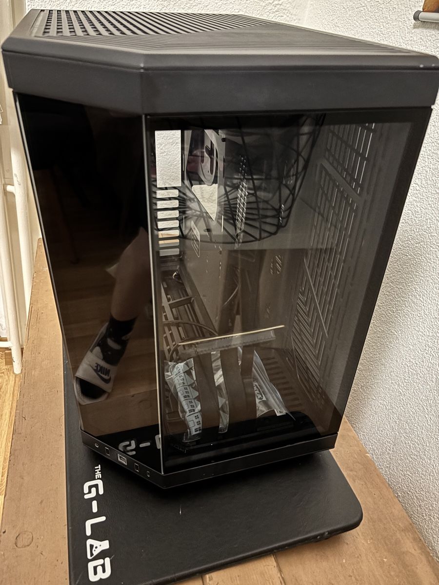 Boîtiers: Hyte Y70 Infinite Touch Gehäuse mit defektem Riser Kabel – Défectueux à Luzern par Armastra 2