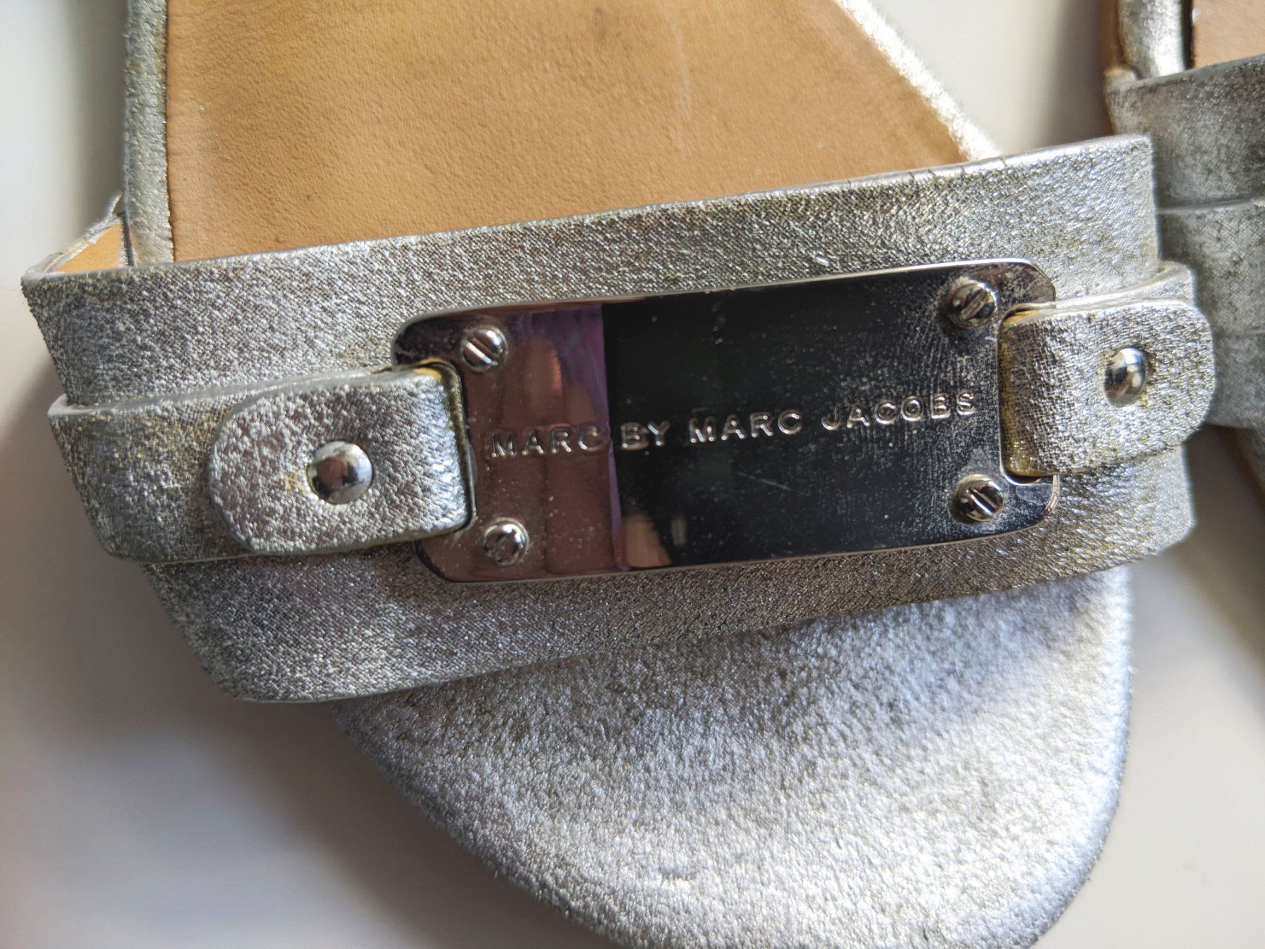 Marc Jacobs Scarpe da donna: MARC by MARC JACOBS : Sandales plates argentées 36 – Usato da Petit-Lancy venduto da lilycerise 3