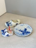 Delfts Blaues Set: Teller, Aschenbecher und Schuhe