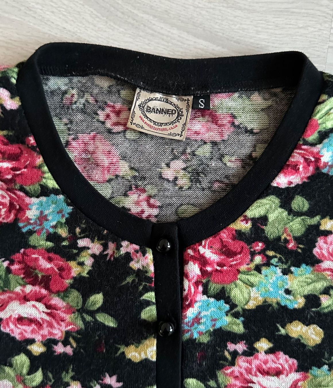 Gilet & Giacche senza maniche: Cardigan à fleurs, Banned – Nuovo (secondo la descrizione) da La Neuveville venduto da flodocha 2