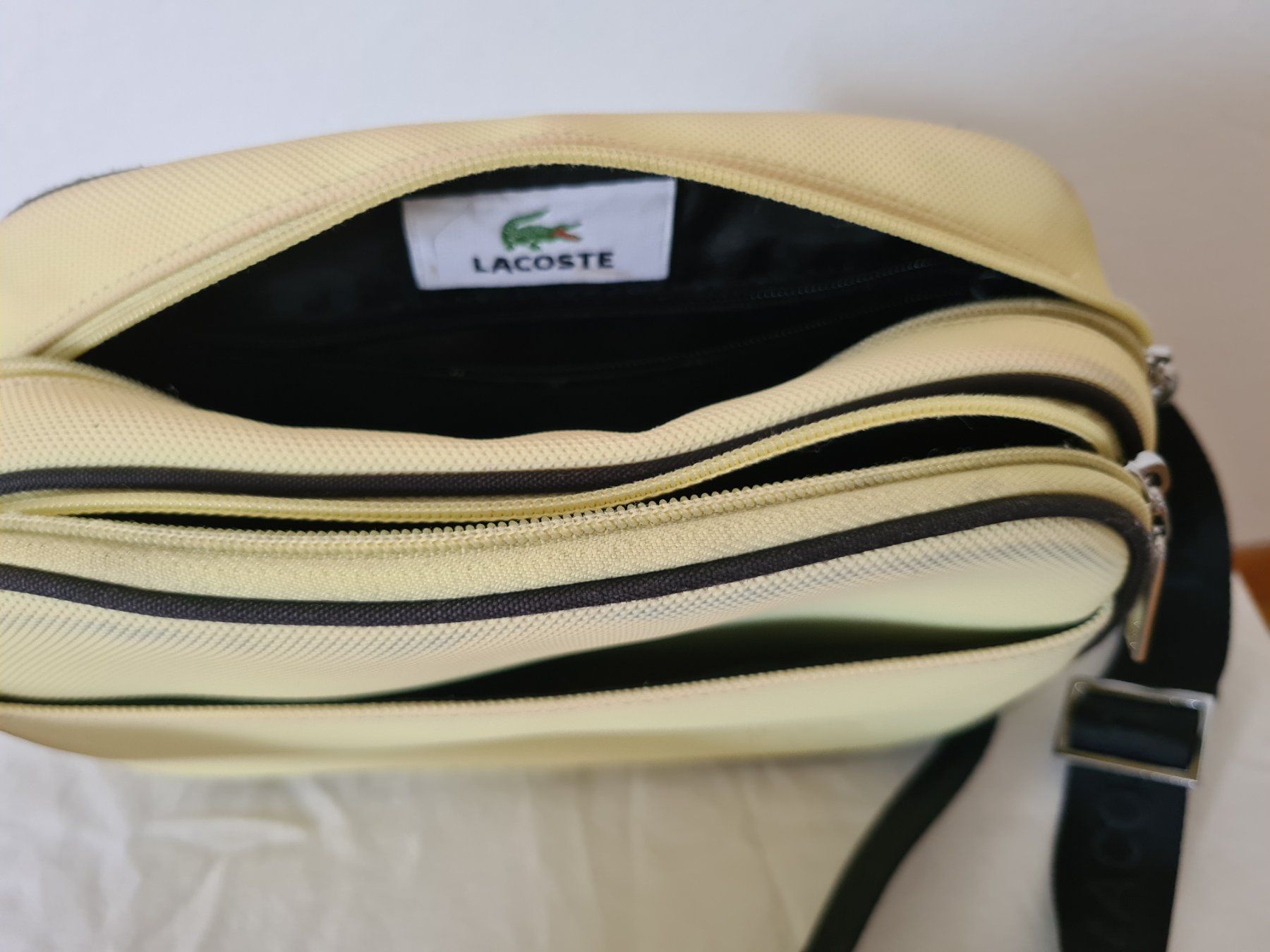 Lacoste Altro in  Abbigliamento & Accessori: Lacoste Sacoche Hellgelb – Gebraucht – Usato da Biel/Bienne venduto da mister1chf 1