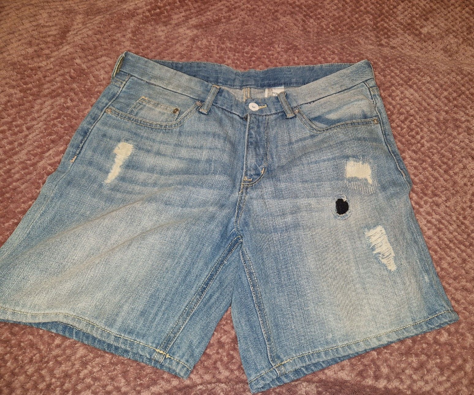 H&M Jeans: H&M Jeans Shorts Gr. 38 Damen – Gebraucht aus Utzenstorf von Ernie_und_Bert