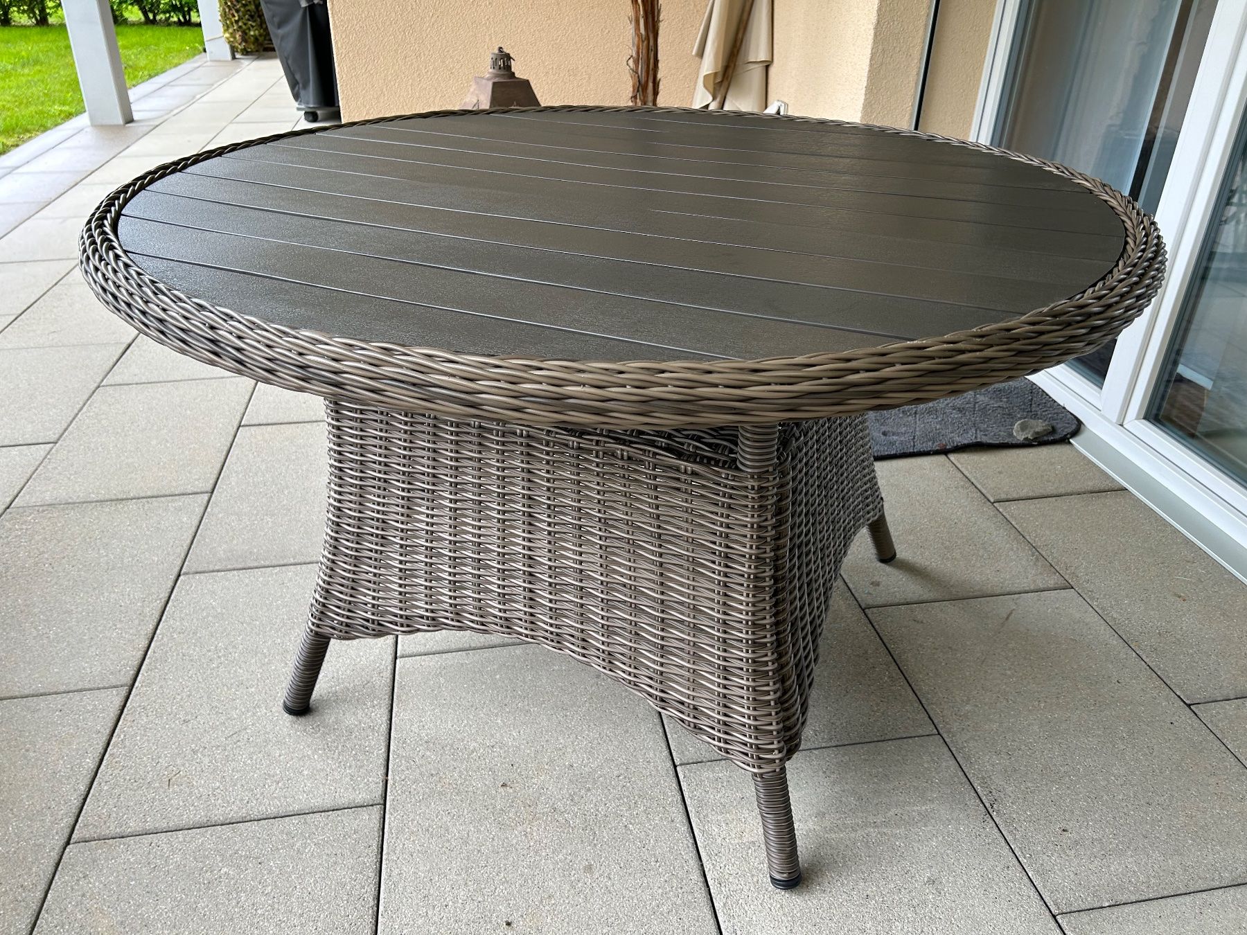 Tische: Gartentisch Rund Polyrattan 99.- – Neu (gemäss Beschreibung) aus Siebnen von