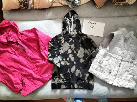 Weste / Gilet/ Pullover / Regenjacke