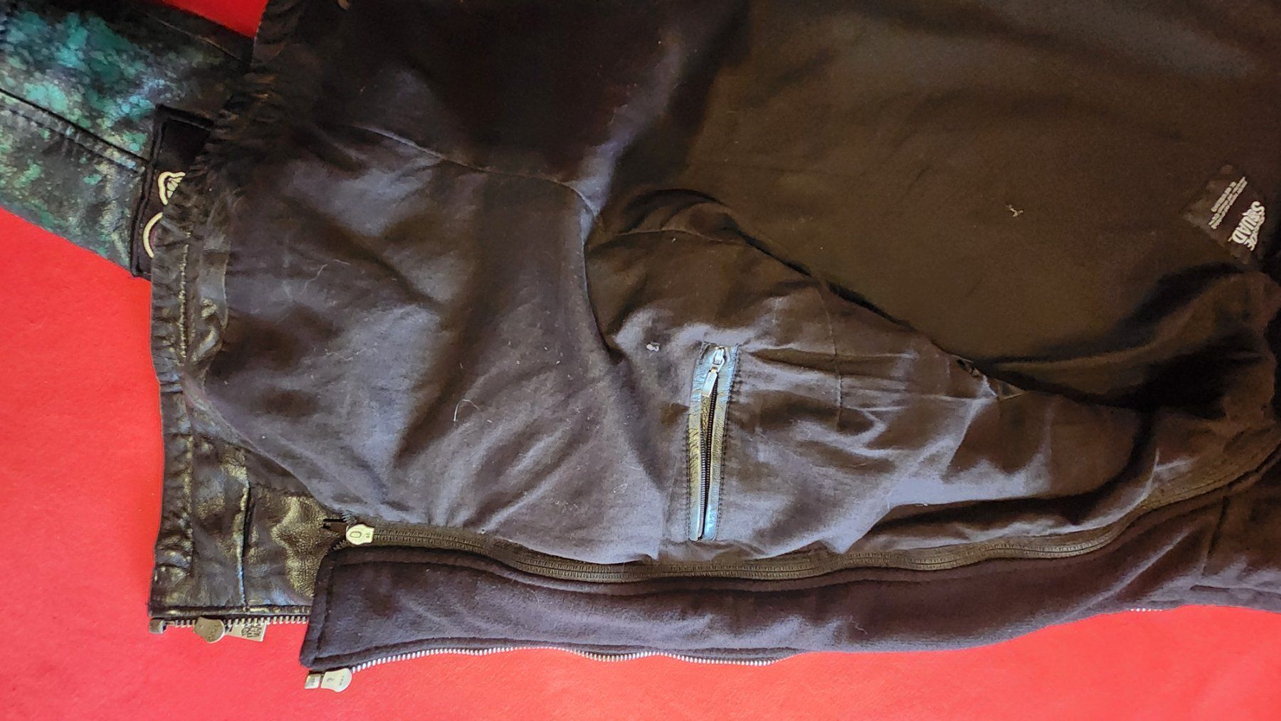 Giacche: Schwarze Kunstlederjacke mit Kapuze, Suicide Squad – Usato da Brittnau venduto da AkimaJukato 2