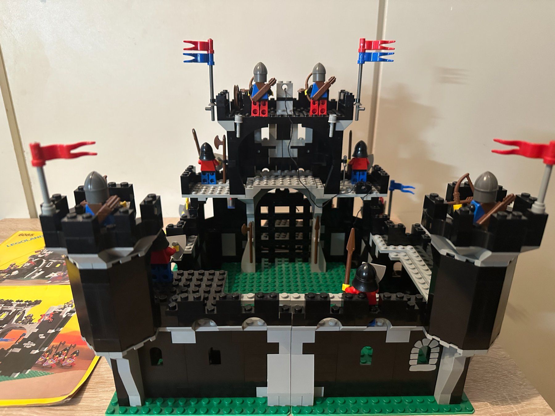 Legoland Kit di costruzioni: LEGO Ritter 6085 Black Monarch's Castle – Usato da Basel venduto da Don-Angel 3