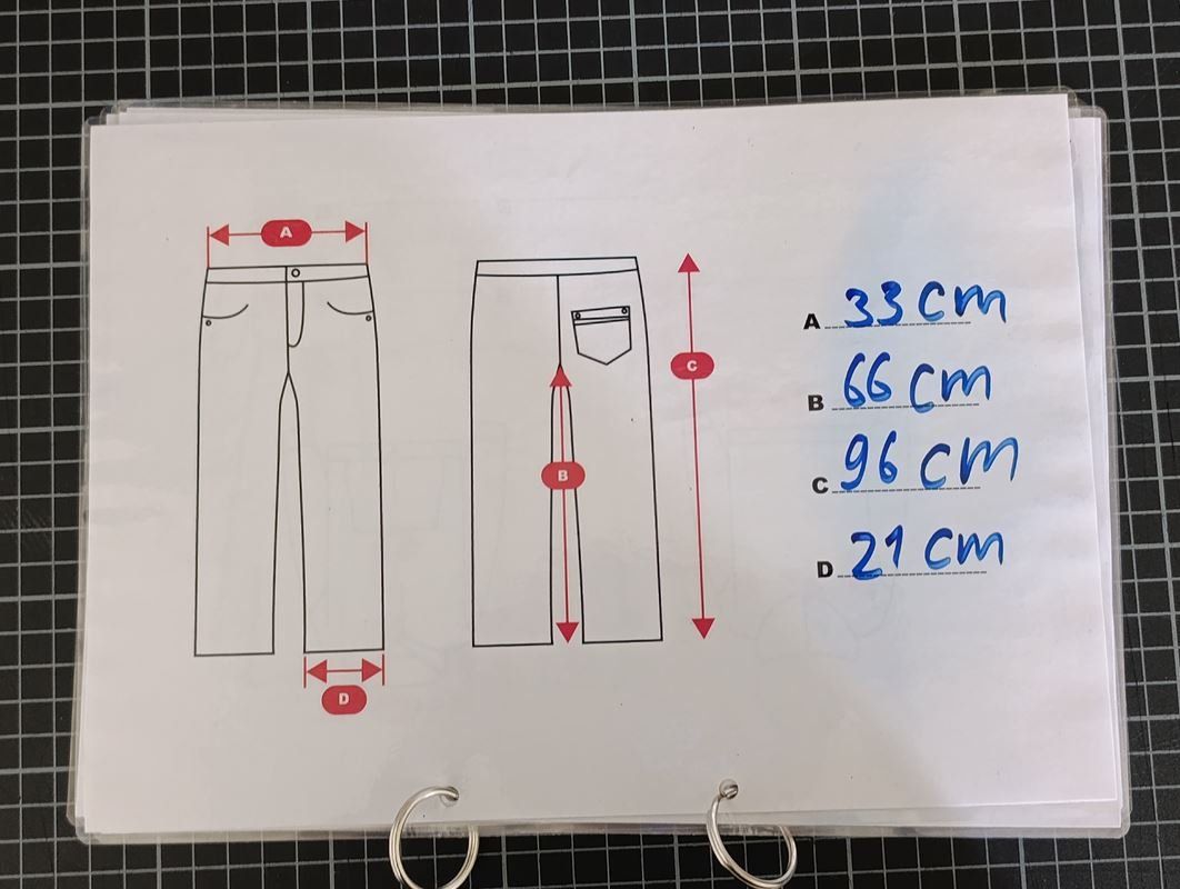 Pantaloni: Pantalon de jogging noir neuf taille M – Nuovo (secondo la descrizione) da Thielle venduto da Plusvalue_Neuchatel 3