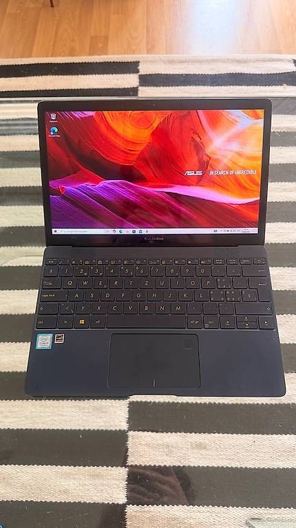 Notebook: ASUS Zenbook 3 UX390 – Usato da Zürich venduto da BulediThar
