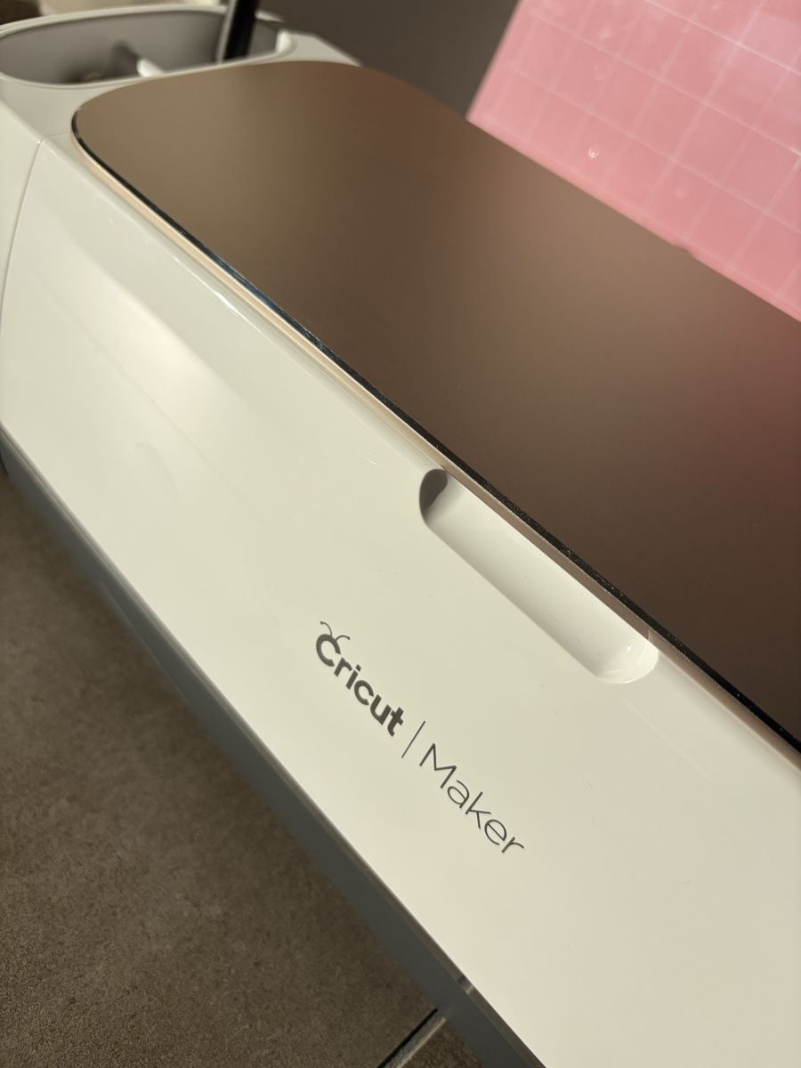 Cricut Kit bricolage: Machine de découpe Cricut Maker avec accessoires – Nuovo (secondo la descrizione) da Le Mont-sur-Lausanne venduto da it-sell 3