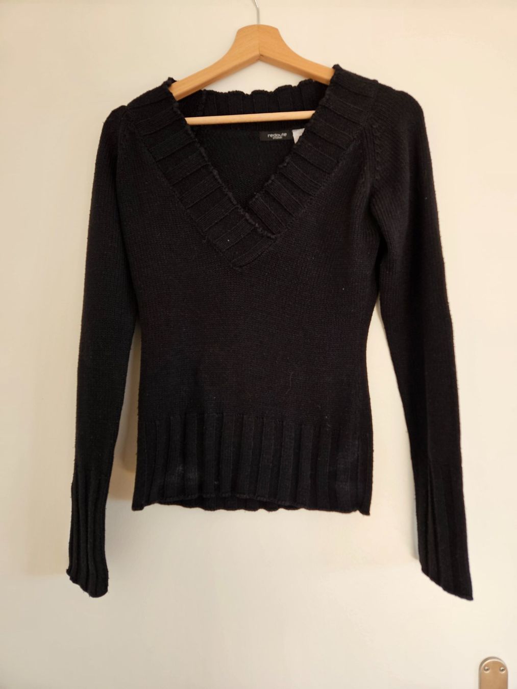 Maglioni & Felpe: Strickpullover mit wunderschönem Ausschnitt Gr.34 schwarz – Usato da Schaffhausen venduto da sabrina915