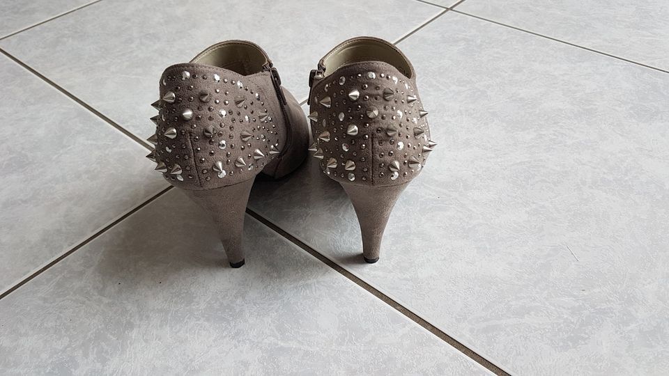 Scarpe da donna: chaussures à talon 39 – Usato da Courgenay venduto da chantalcm 2