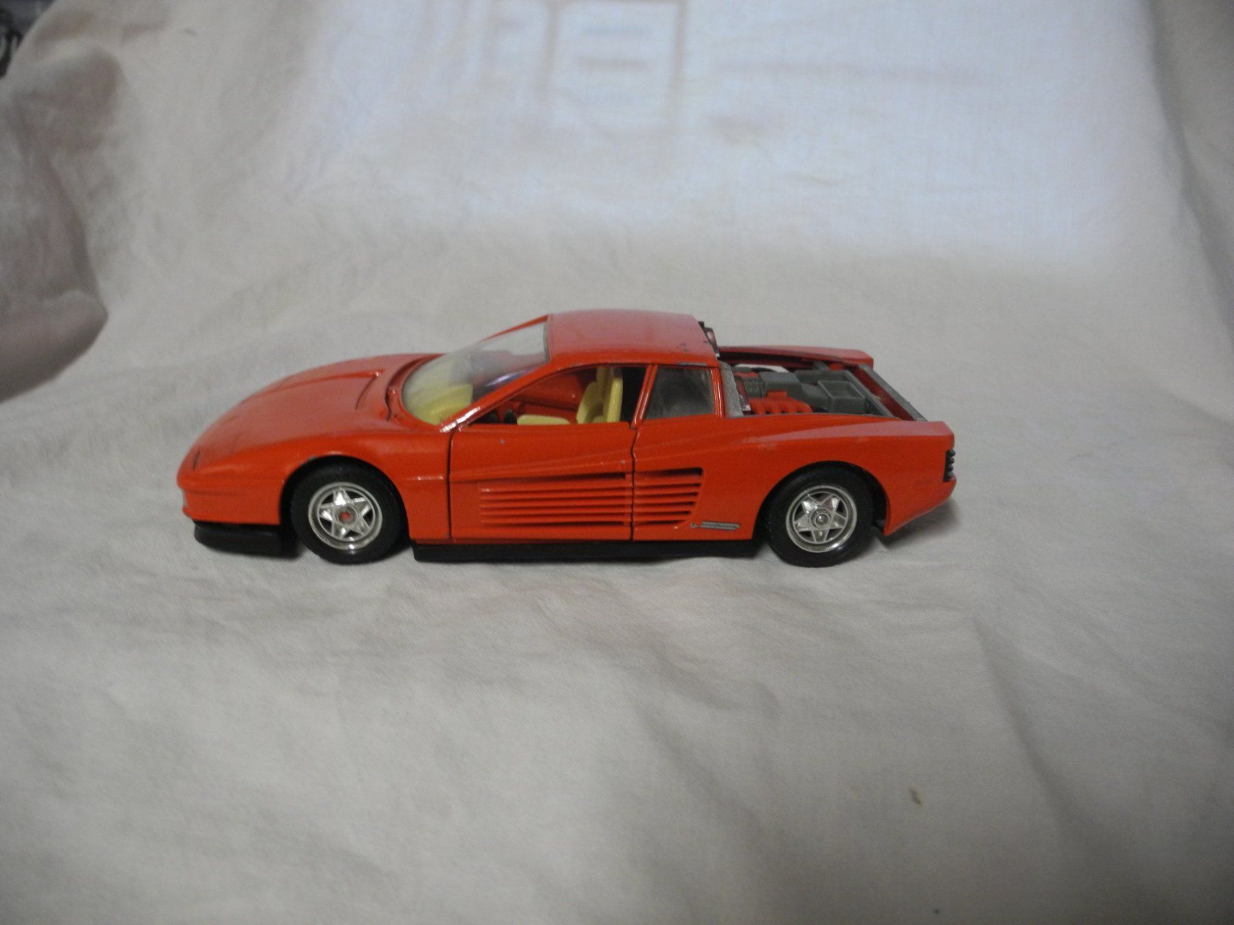 Bburago Modellini d'auto: BBURAGO  FERRARI  1:24  ERSATZTEILSPENDER – Difettoso da Gurtnellen venduto da Murmeli99 1