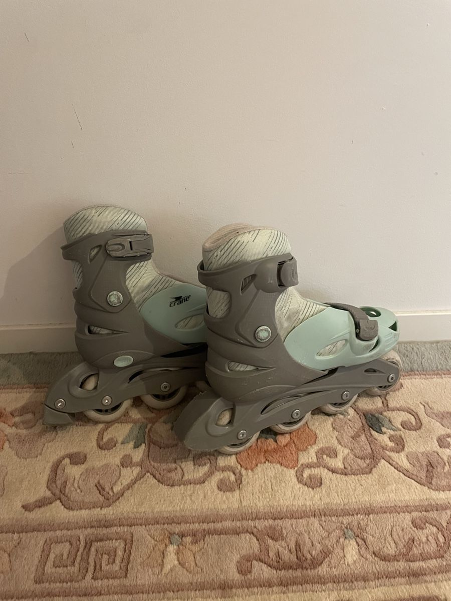 Patins à roul. & inline: Rollschuhe gr. 33-36 – D'occasion à Zürich par ivi_m2q7