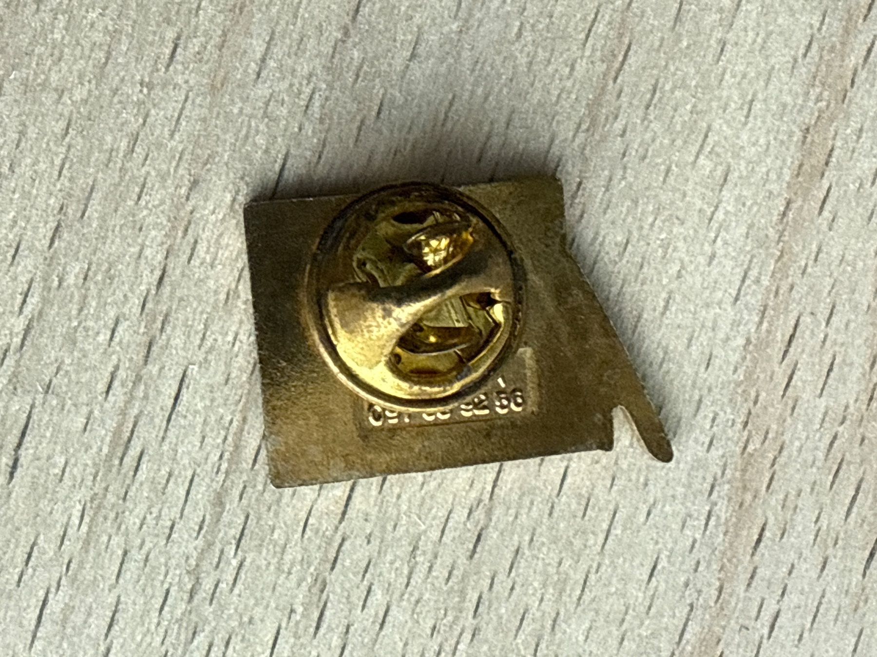 Placchette & Badge: Pin  Neuchcolore 94 – Usato da Glattbrugg venduto da Schweigmatt 1