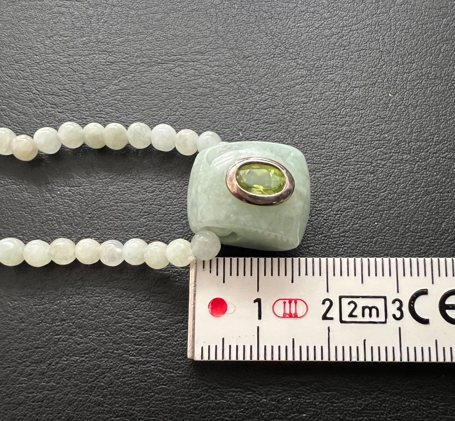 Catenine: Halskette aus Jade mit Peridot-Anhänger – Usato da Thalheim AG venduto da Cox-51 4