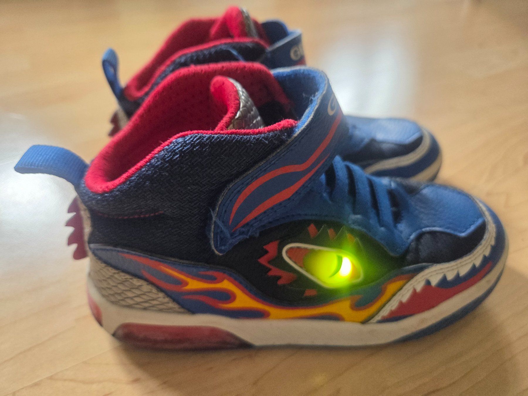 Geox Scarpe per ragazzi: Sneaker Geox mit Licht Gr.31 – Usato da Brienz BE venduto da Bopp77 1