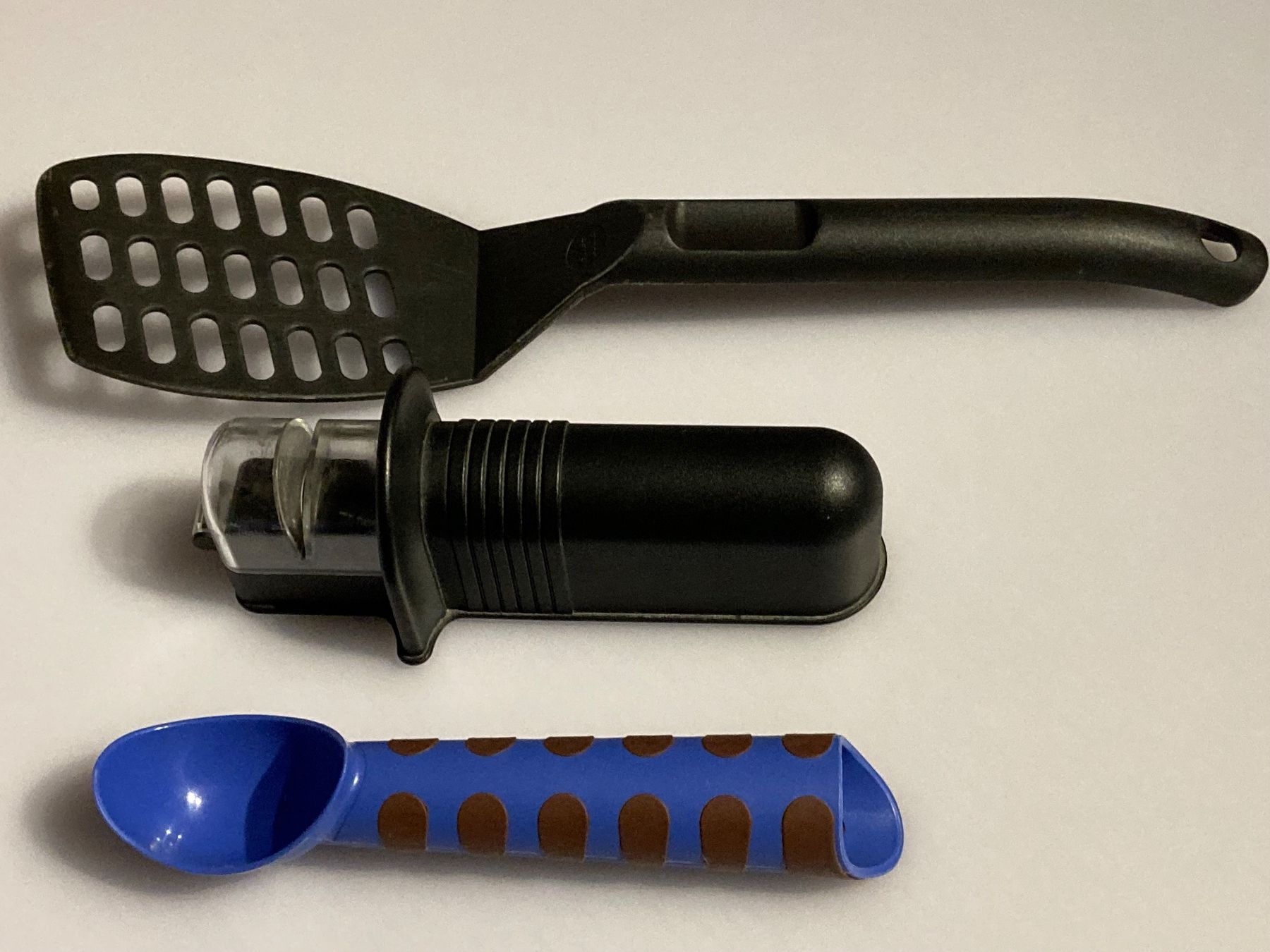 Elettrodomestici da cucina: Küchenhelfer Set - Wender , Messerschärfer , Eisportionierer – Usato da Chur venduto da Hermes421