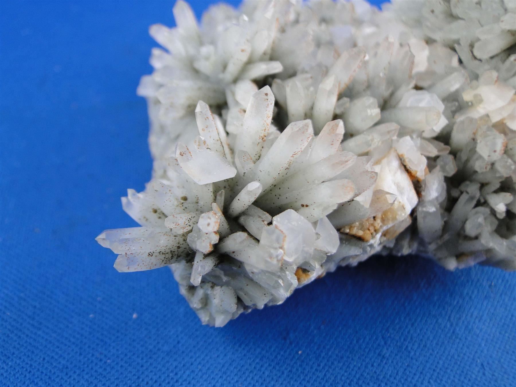 Mineralien & Heilsteine: Bergkristall var Prasem mit Calcit – Gebraucht aus Schinznach Bad von Demerald 8
