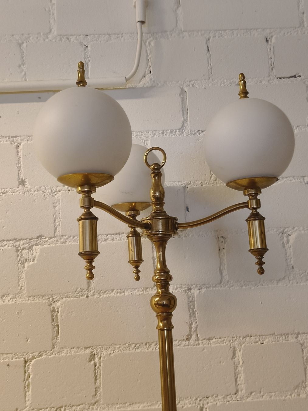 Lampade: Vintage Stehlampe mit Glaskugeln – Usato da Zwingen venduto da inf_2blh