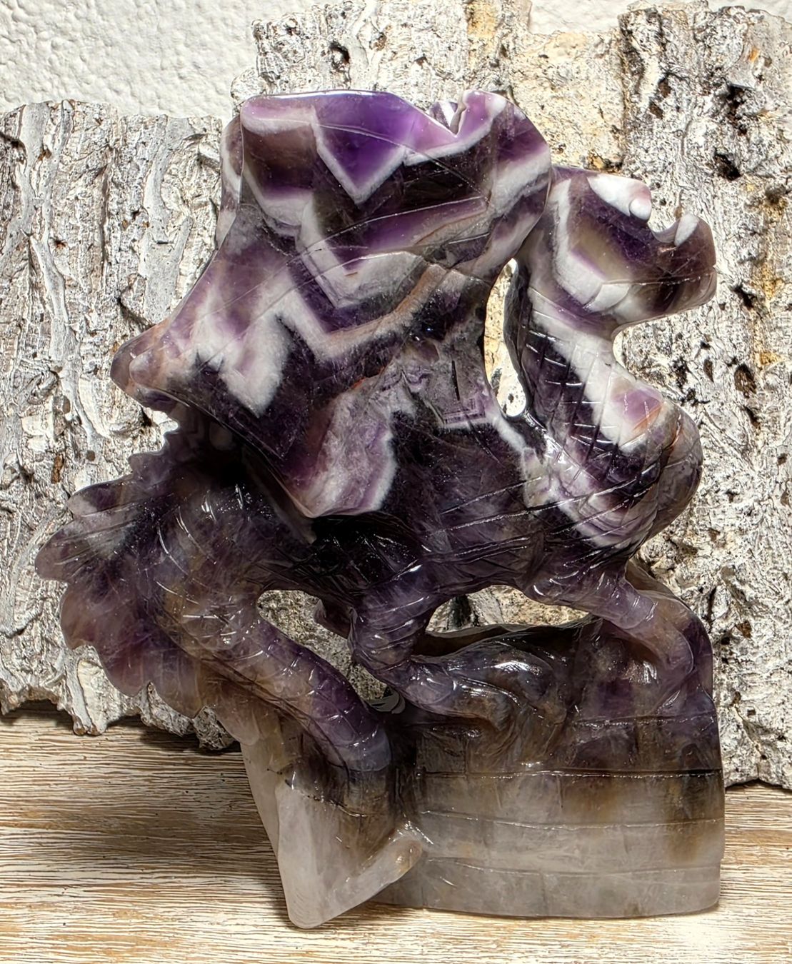 Minerali & Pietre curative: Wunderschöner Drache aus Chevron Amethyst 610g – Nuovo (secondo la descrizione) da Matzingen venduto da Shay_Crystalz