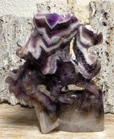 Wunderschöner Drache aus Chevron Amethyst 610g