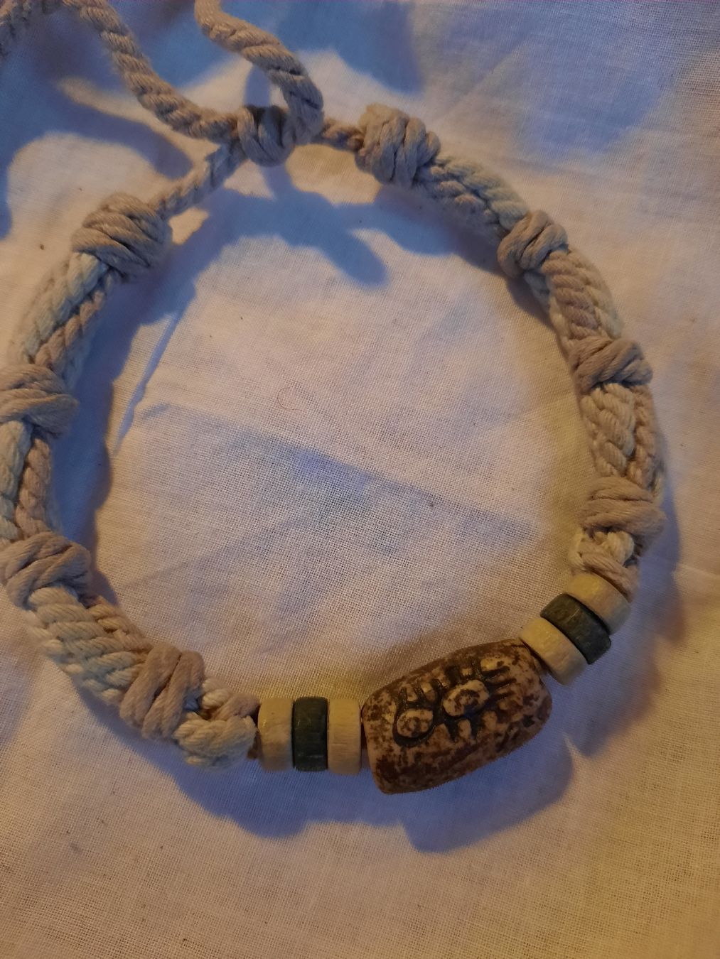 Bracciali & Braccialetti: Makramee-Armband mit Holzperlen – Usato da Unterterzen venduto da elebo 3