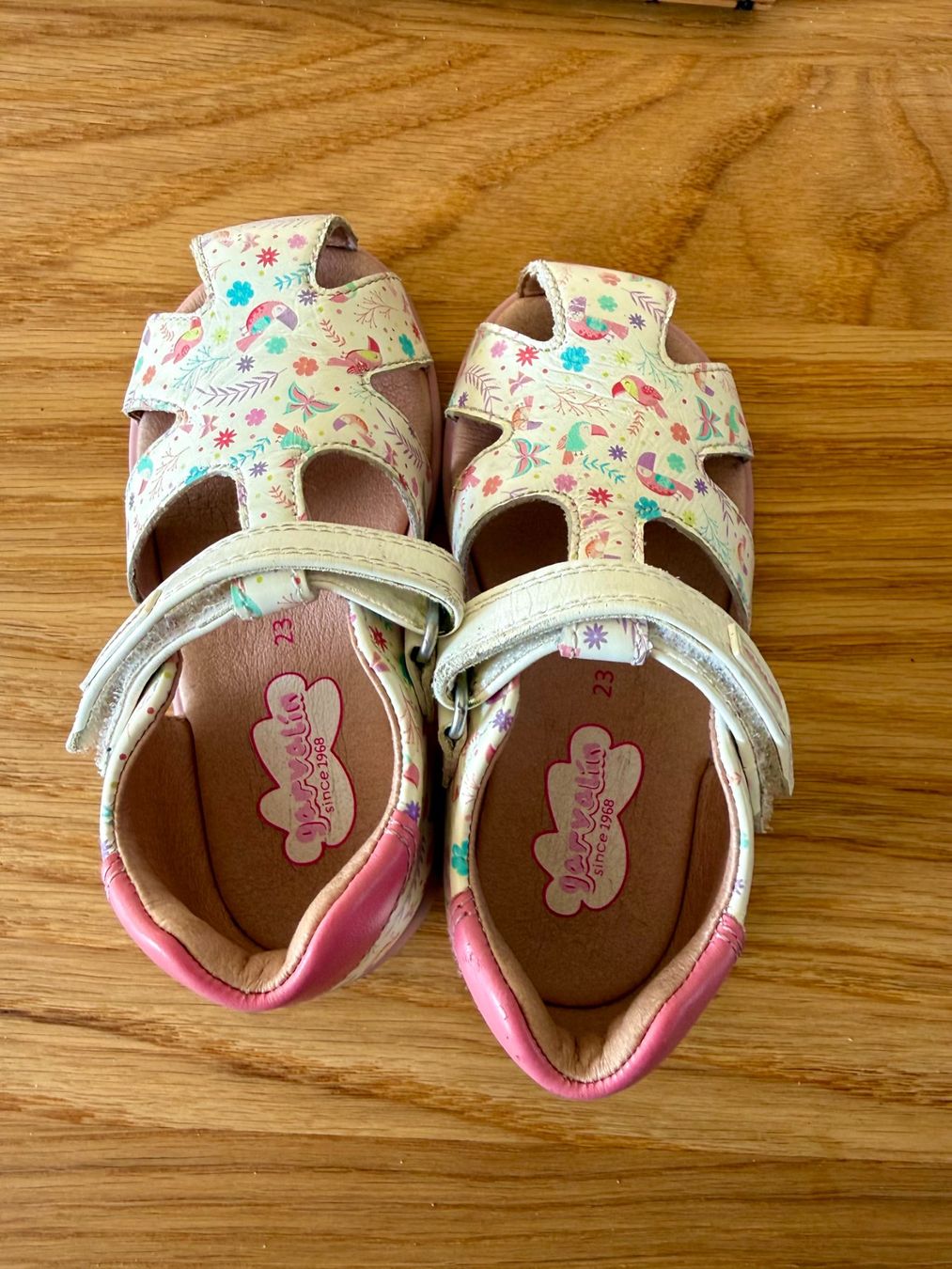 Scarpe per ragazze: Sandalen Garvalin Mädchen Grösse 23 – Usato da Zürich venduto da pla_t6kn 1