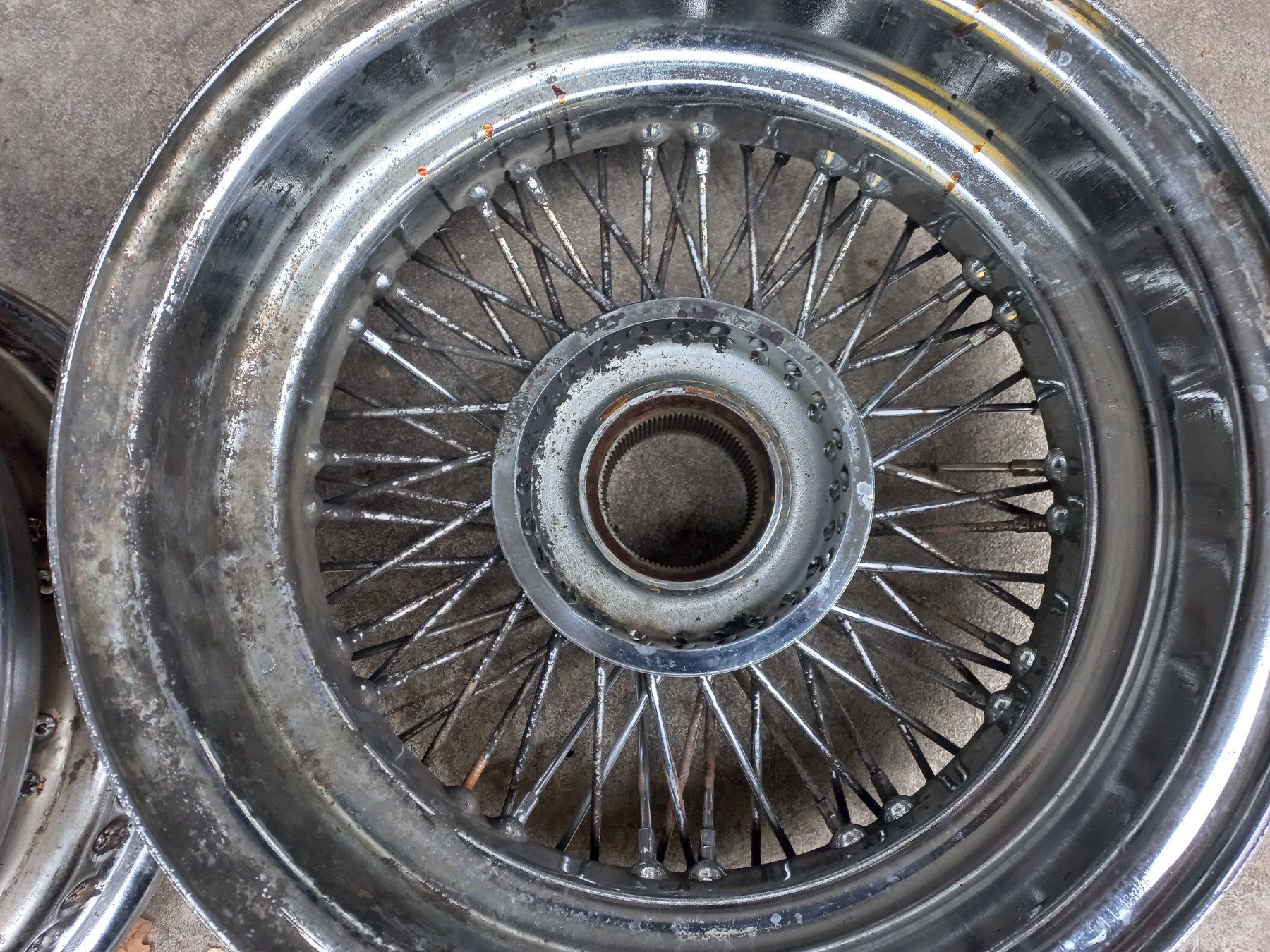 Jaguar Cerchioni: 2 Oldtimer 5x15 " Speichenfelgen Verchromt vermutl. Jaguar ? – Usato da CH - DULLIKEN venduto da swissclassicparts 6