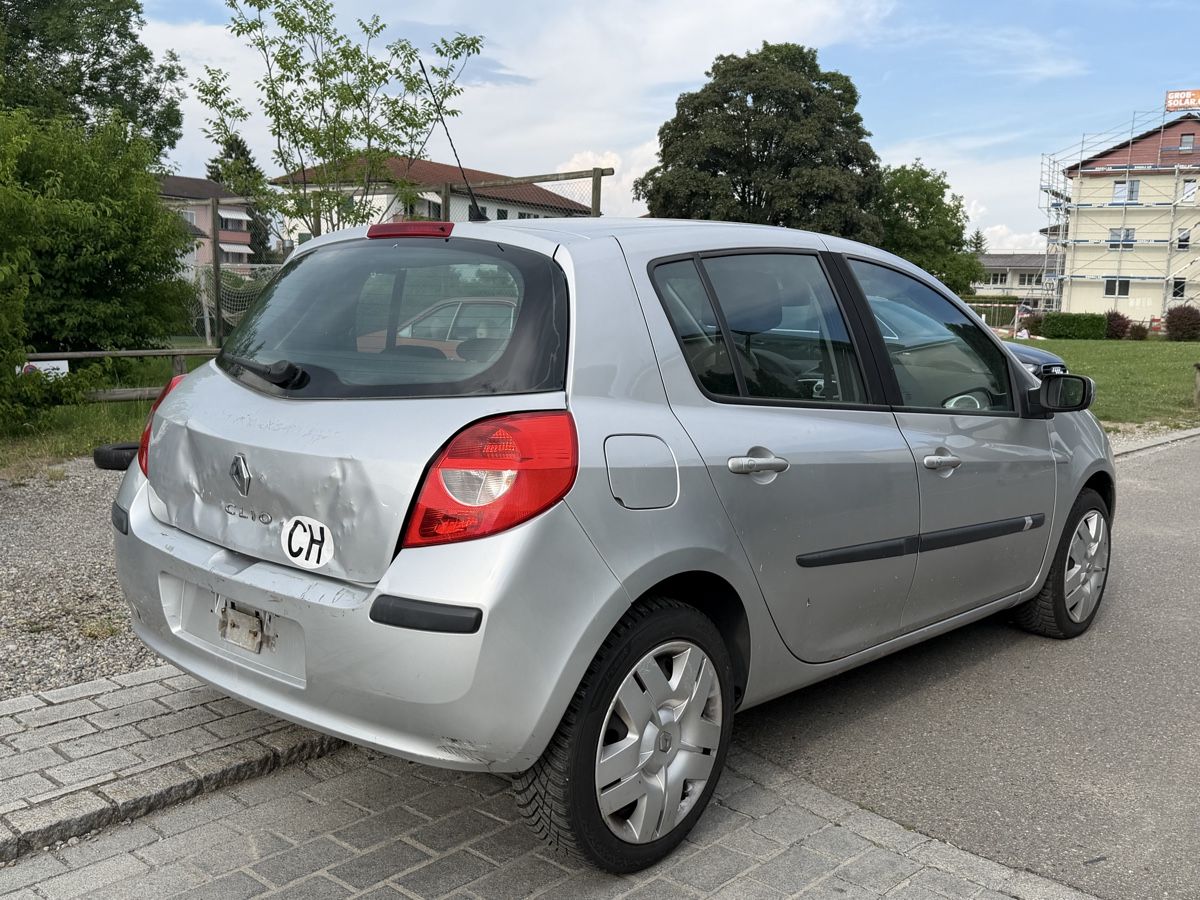 Renault Automobili: Renault Clio 1,6 Benzin AB MFK  – Usato da Amriswil venduto da Autocent 2
