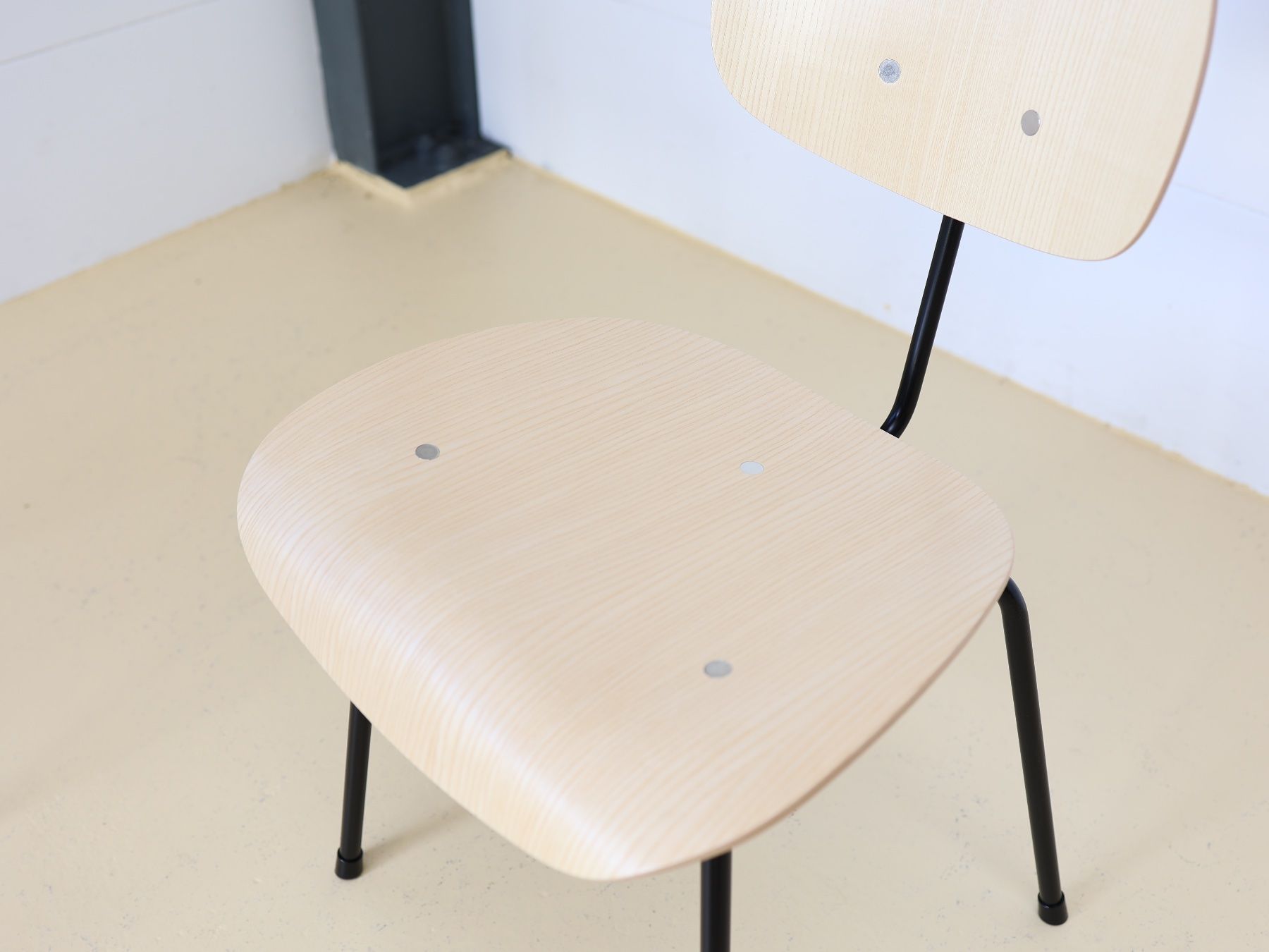 Sedie: 16 Egon Eiermann Stühle SE68, Wilde Spieth – Usato da Meinisberg venduto da atelier_TILIJA 8