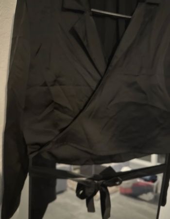 Chemise noire élégante à nouer, Pimkie