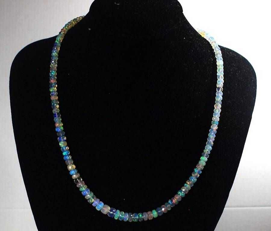 Catenine: Collana Opale bianca Etiope – Usato da Morbio Inferiore venduto da Giosueffa 1