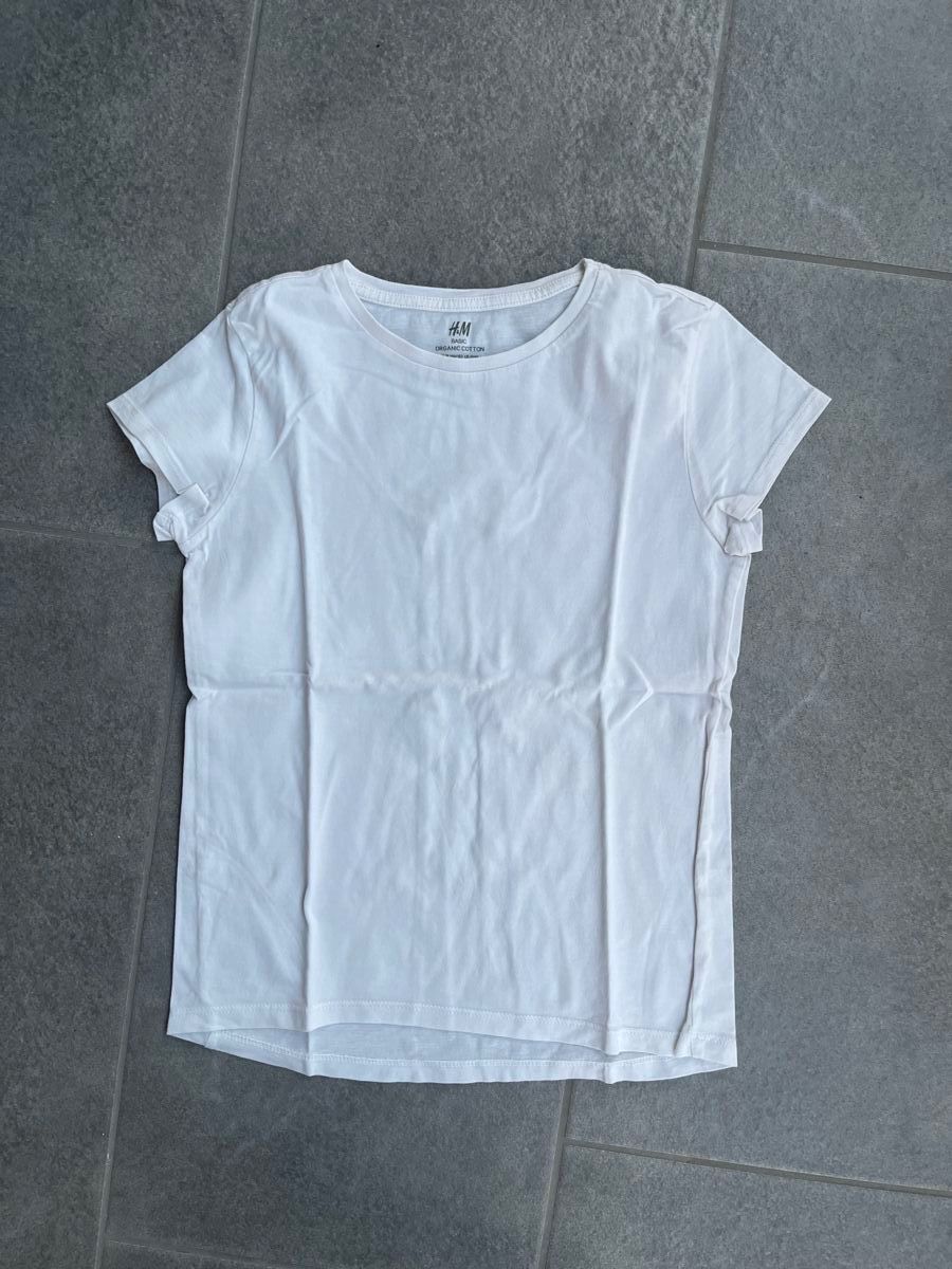 H&M Blouses, T-shirts & Tops: 2 T-Shirts 146/152 H&M – D'occasion à Wil ZH par Wonderwoman76 3