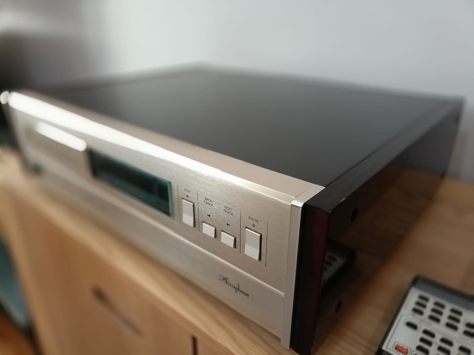 Accuphase Sistemi audio & multimediali: Accuphase DP 70 CD player – Usato da Basel venduto da Threemice