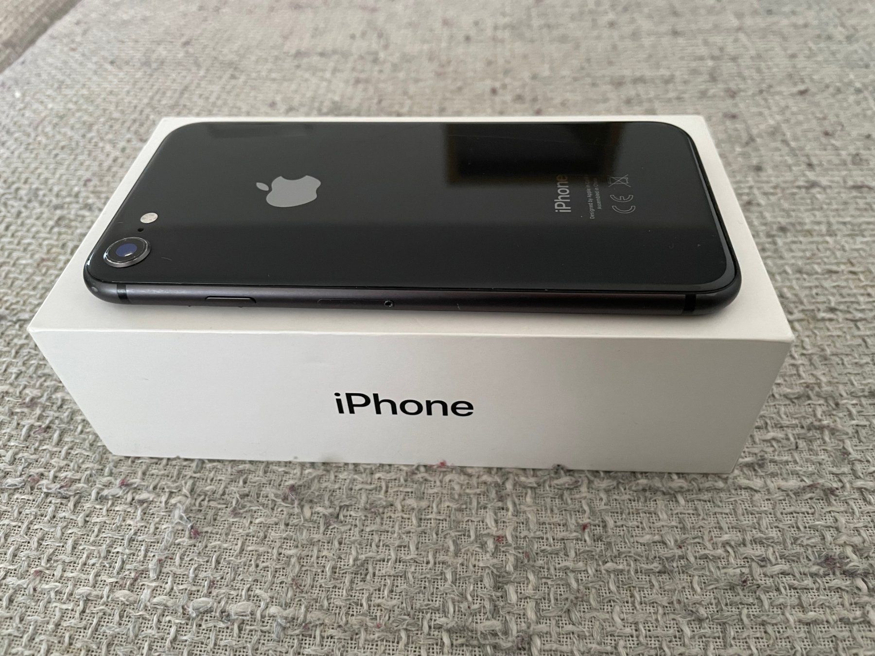 Apple Handys / Smartphones: iPhone 8 - black - 64GB - läuft einwandfrei – Gebraucht aus Adligenswil von  3